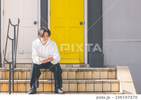 若い男性 106597870