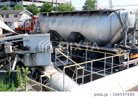生コン工場の構内 106597899