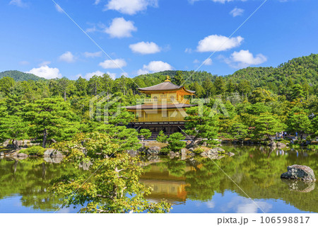 夏の金閣寺（鹿苑寺）の景観 106598817