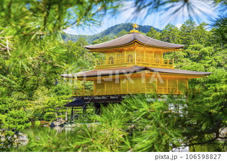 夏の金閣寺（鹿苑寺）舎利殿 106598827