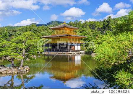 夏の金閣寺（鹿苑寺）の景観 106598828