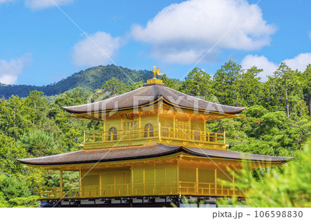 夏の金閣寺（鹿苑寺）舎利殿 106598830