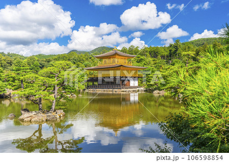 夏の金閣寺（鹿苑寺）の景観 106598854