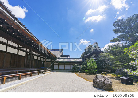 夏の金閣寺（鹿苑寺）方丈 106598859