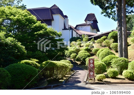 箱根町芦ノ湖畔 山のホテルの庭園入口 箱根町芦ノ湖畔 山のホテルの庭園入口 106599400