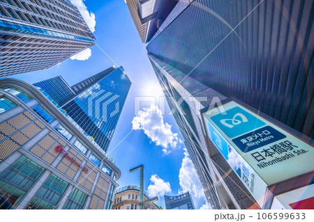 日本の東京都市景観 新時代にむけて…夏空に映える日本橋。日本橋駅や日本橋高島屋S.C.などを望む 106599633