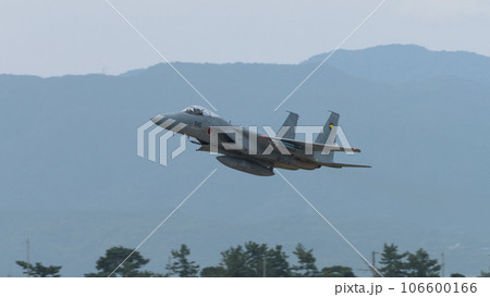 航空自衛隊第306飛行隊F-15イーグル低空飛行 106600166