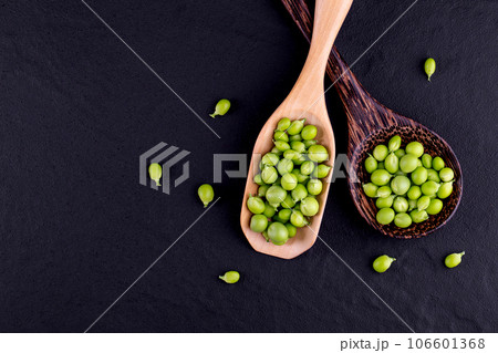 Sugar snap peas with mint on a rustic wood background 106601368