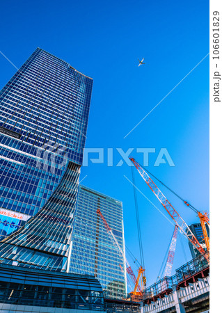日本の東京都市景観 新時代へ・宮益坂下側から大型クレーンや渋谷駅再開発、航空機など(新春イメージ) 日本の東京都市景観 新時代へ・宮益坂下側から大型クレーンや渋谷駅再開発、航空機など(新春イメージ) 106601829