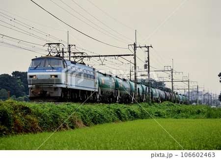 2002年　東北本線を走るEF66121タンク貨物列車 106602463