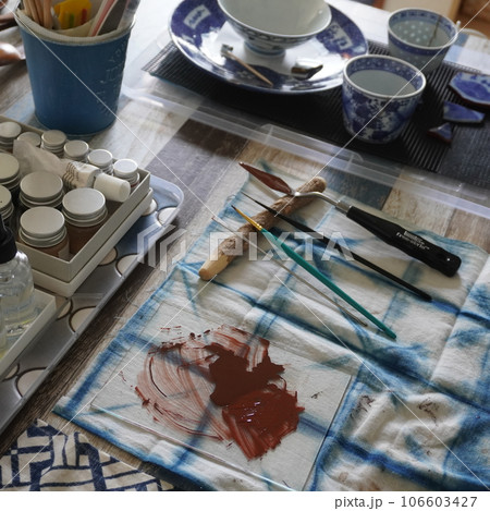 「金継ぎ作業(朱漆)」 「金継ぎ作業(朱漆)」 106603427