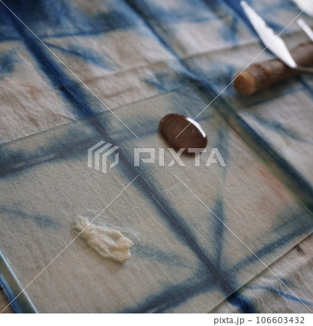 「金継ぎ作業(麦漆)」 「金継ぎ作業(麦漆)」 106603432