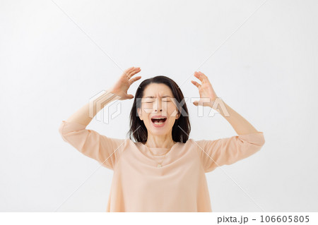 パニック　女性 106605805