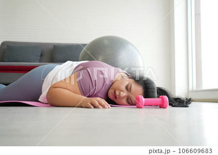 Happy chubby woman, happy, and vivacious plus-size women. Embrace the beauty of daily routines and the happiness that comes with them. High quality 106609683