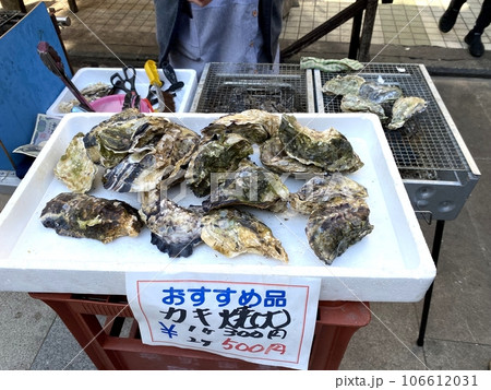 【旅行・トラベル】佐賀県唐津市・朝一で有名な呼子の景色(朝市の様子・焼き牡蠣) 【旅行・トラベル】佐賀県唐津市・朝一で有名な呼子の景色(朝市の様子・焼き牡蠣) 106612031