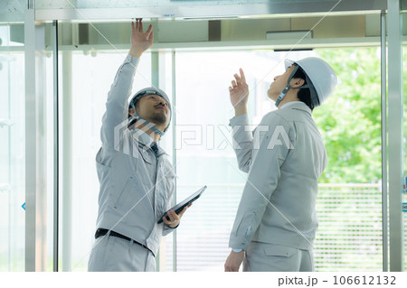 作業着の男性 106612132