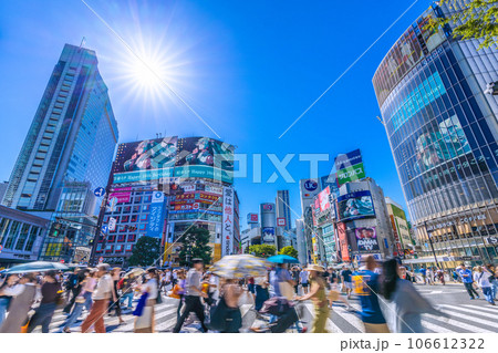 日本の東京都市景観 秋晴れ。19道府県減↓。渋谷はマ無し、外国人観光客らで賑わう渋谷=9月5日 日本の東京都市景観 秋晴れ。19道府県減↓。渋谷はマ無し、外国人観光客らで賑わう渋谷=9月5日 106612322