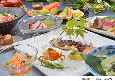 盛り付けが美しい懐石料理の八寸 106613529