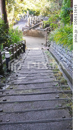能満寺山公園にある石畳の階段(静岡県榛原郡吉田町) 能満寺山公園にある石畳の階段(静岡県榛原郡吉田町) 106613645