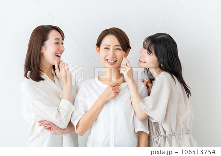 ミドルの女性のビューティ 106613754