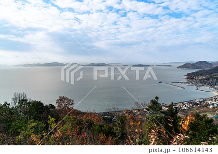 冬の朝の青佐山の中腹からの眺め 大島漁港と笠岡諸島4 岡山県笠岡市 冬の朝の青佐山の中腹からの眺め 大島漁港と笠岡諸島4 岡山県笠岡市 106614143
