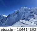 不帰Ⅲ峰Dルンゼから唐松岳山頂を見上げる 106614892