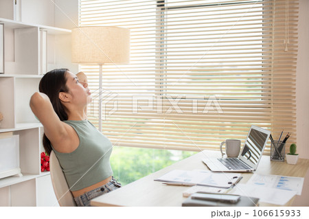 Asian female staffers are disappointed by the mistakes made, Despair or disappointment, Sad feeling, Suffering, Desperate, Hopeless, Fail, disastrous, bankrupt, Scared, panicky, Failure of life. 106615933