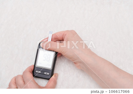 【糖尿病の血糖値測定　センサー】 106617066