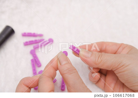 【糖尿病の血糖値測定　針】 106617068