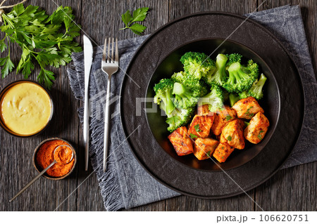 baked salmon bites with steamed broccoli florets 106620751