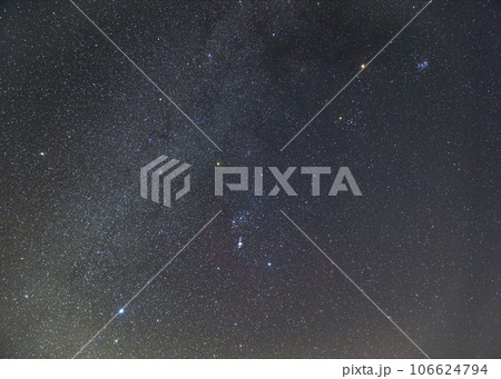 冬の星空　オリオン座周辺と冬の天の川 106624794