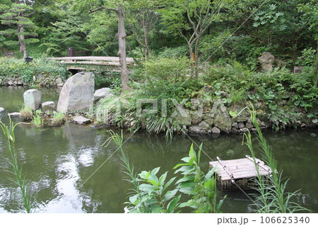 緑豊かな小倉城の庭園 106625340