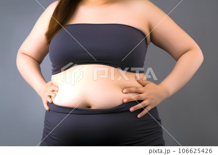 お腹のぜい肉に落ち込む女性　AI生成 106625426