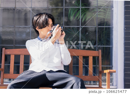 カメラと男性 106625477