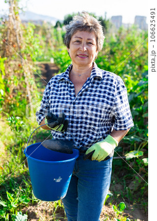 Portrait of mature woman at rural landscape 106625491