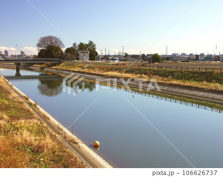 冬の坂川放水路風景 106626737