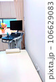 小児科の診察室のエコーと診察台 106629083