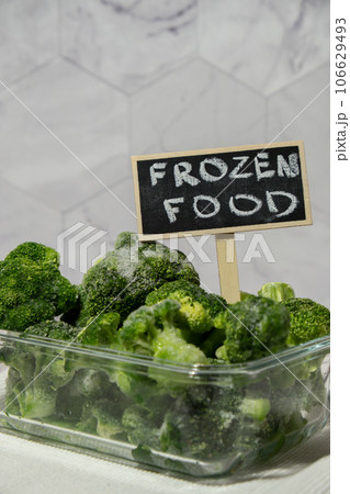 Frozen food broccoli florets with blackboard label and text FROZEN FOOD homemade. Harvesting concept. Stocking up vegetables for winter storage. Healthy food Frozen food broccoli florets with blackboard label and text FROZEN FOOD homemade. Harvesting concept. Stocking up vegetables for winter storage. Healthy food 106629493