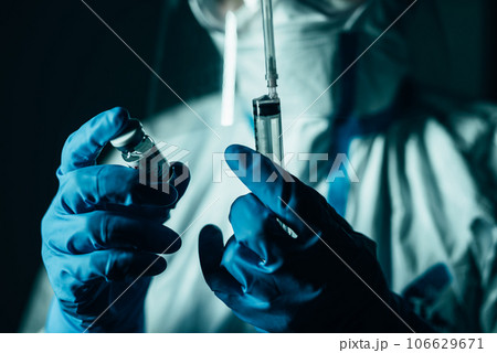 感染症対策の防護服の男性 感染症対策の防護服の男性 106629671