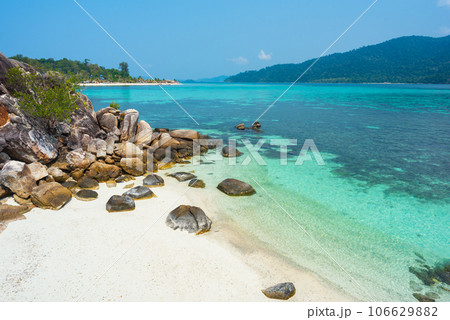Turquoise water and white sand beach on a tropical island. Beach at tiny Kla Island with view of Ko Lipe (left) and Ko Adang (right) 106629882