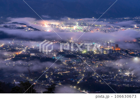 《埼玉県》秩父の雲海夜景・幻想的な風景 《埼玉県》秩父の雲海夜景・幻想的な風景 106630673
