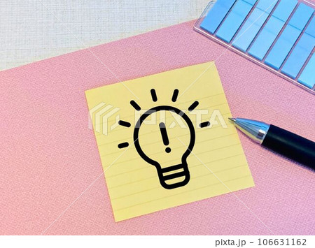 豆電球が描かれた黄色い付箋 106631162