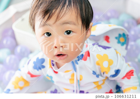 1歳児のプールデビュー おうちプールで遊ぶ 1歳児のプールデビュー おうちプールで遊ぶ 106631211