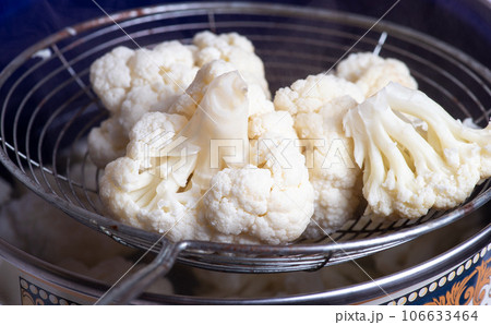 Boiled cauliflower 106633464