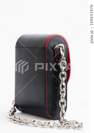 Black bag with online silver chain