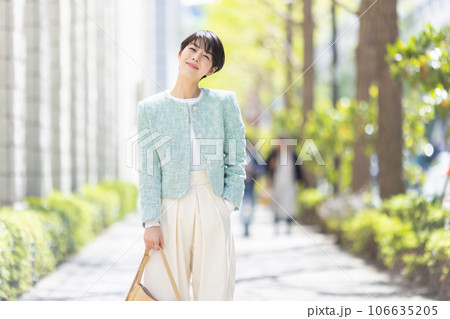 笑顔の女性ポートレート 笑顔の女性ポートレート 106635205