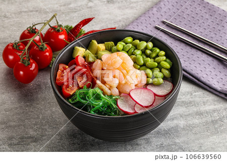 Hawaian cuisine - Poke with cocktail shrimps 106639560
