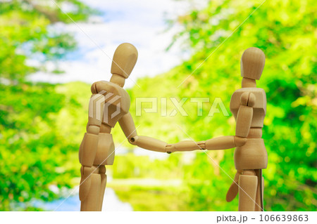 自然との出会い：握手の奇跡 106639863