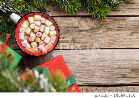 Cup with marshmallow and xmas gift boxes Cup with marshmallow and xmas gift boxes 106641110
