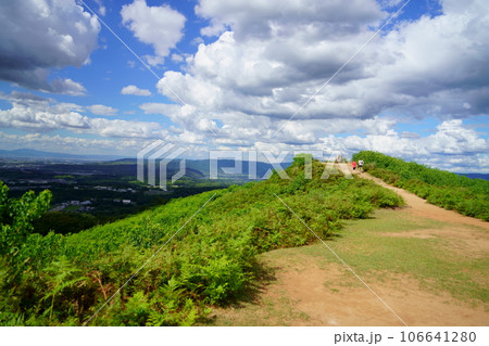 奈良若草山鶯塚古墳山頂の景色・夏の終わり 106641280